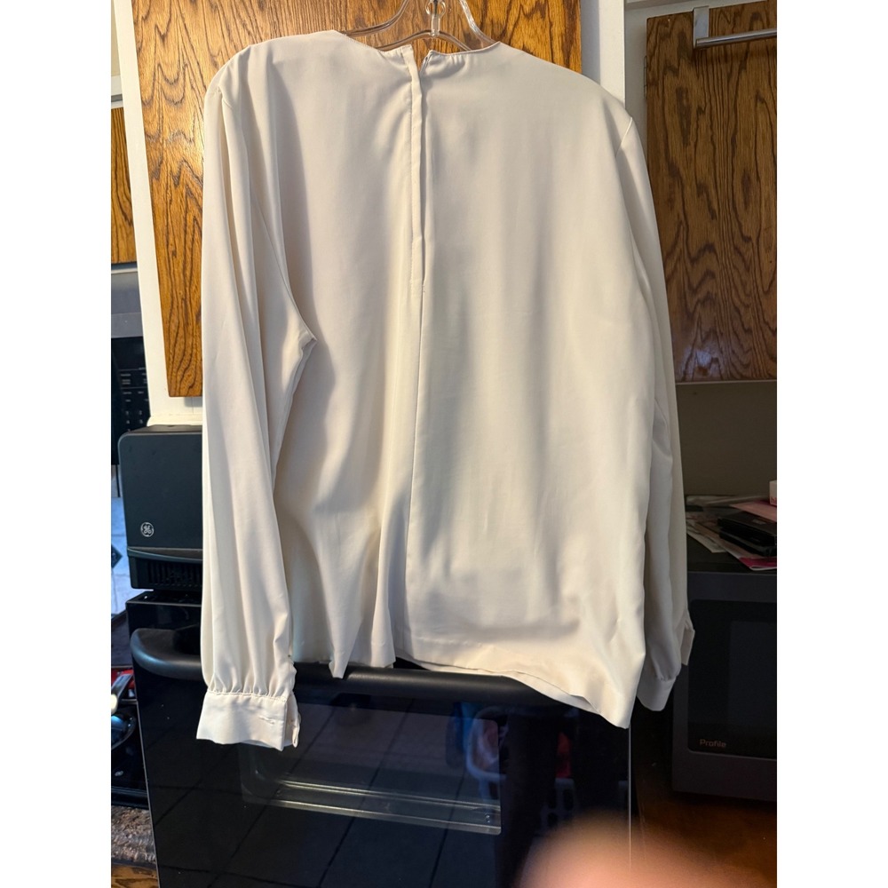 Lynn & Co Vintage Cream Long Sleeve Blouse Back Zipper Button Cuff Top Size 12 - Picture 6 of 6
